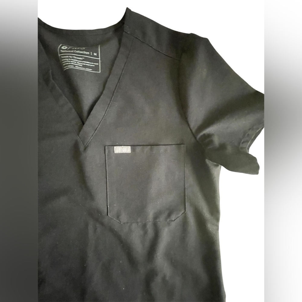 Figs Catarina One-Pocket Scrub Top Size Medium in Black - Picture 6 of 14